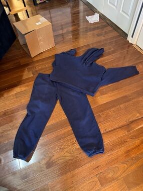 Beyond Yoga Navy Fleece Hooded and cropped Sweatshirt & Jogger Set size L